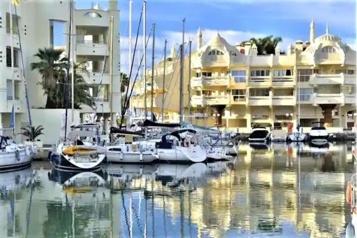 New Confort Benalmádena Exteriör bild